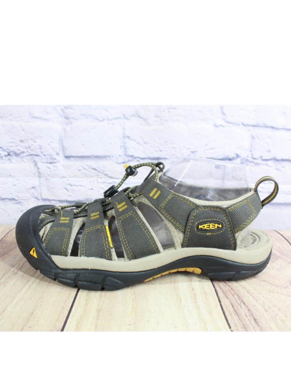 Keen Newport H2 Sandals Hiking Raven Aluminum Color Shoes Size 10